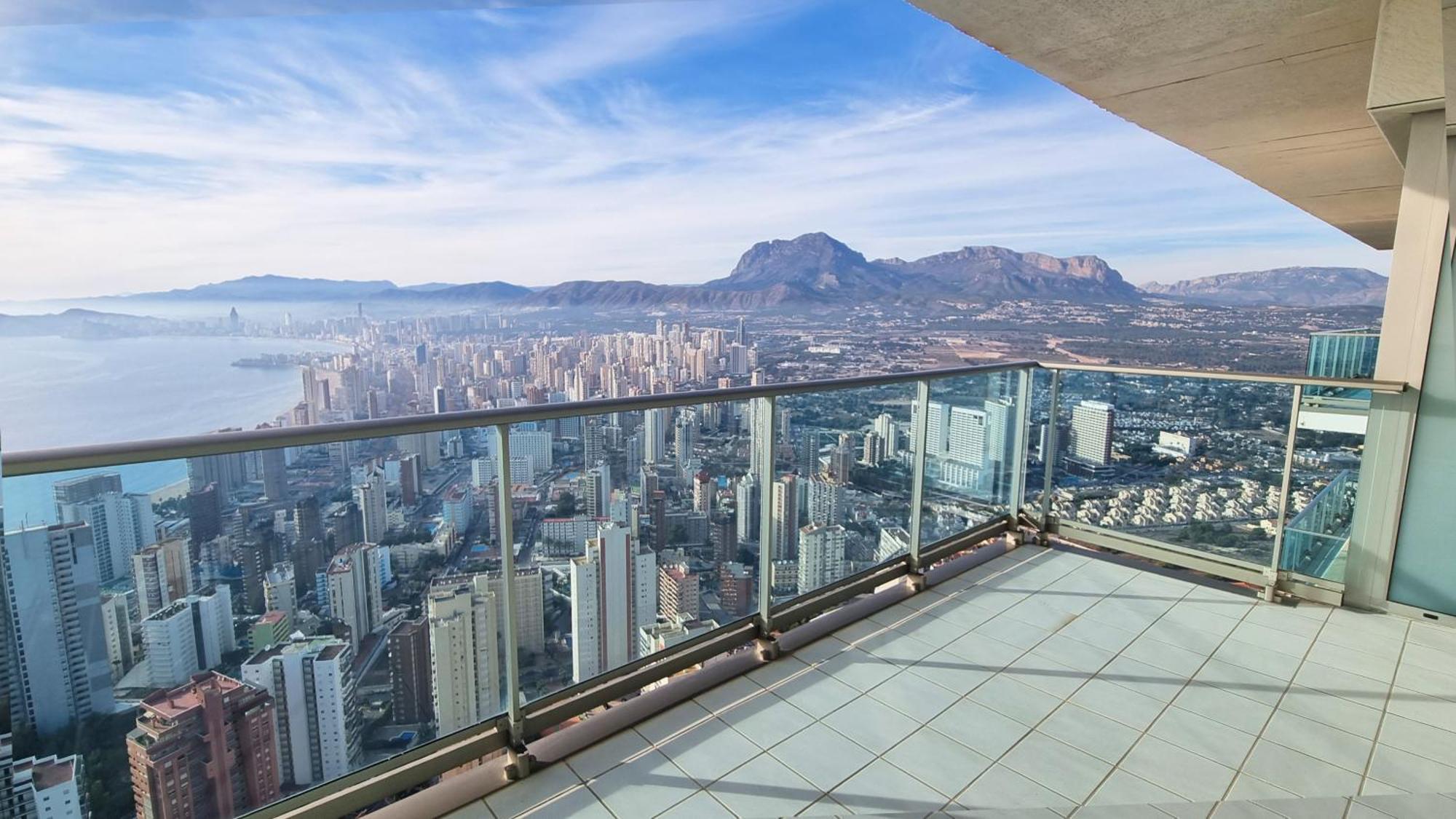 Apartment Highrise With Amazing Sea Views *